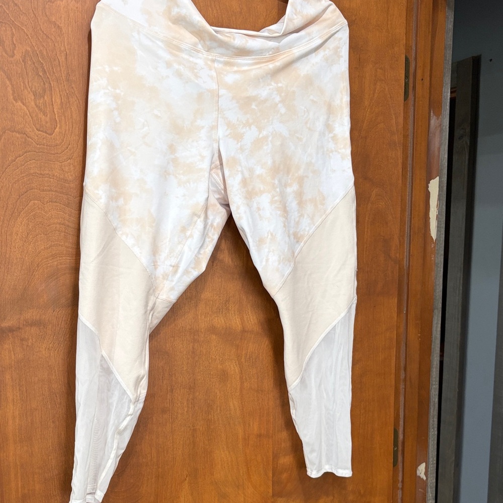 Fabletics Cream Tie-Dye Leggings